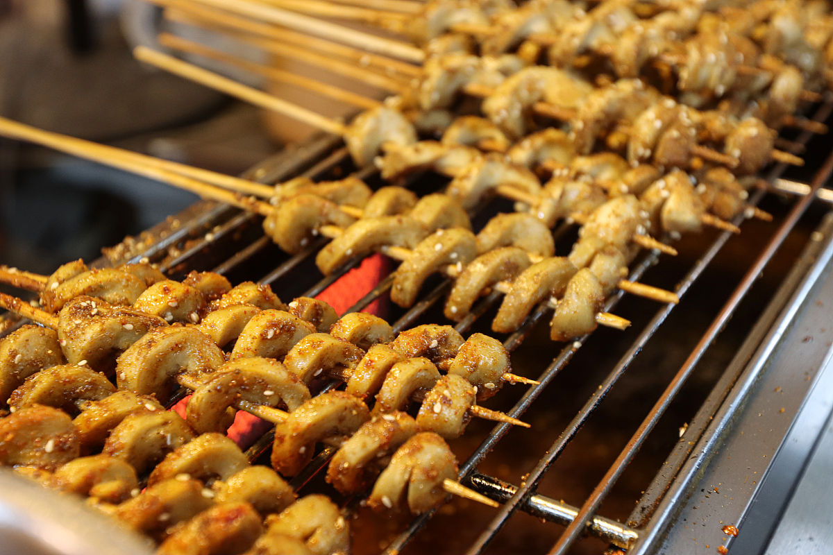 我有点饿请你推荐一道成本低于 30 元人民币的菜及其做法？