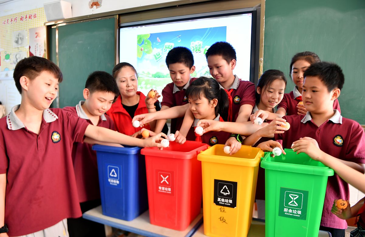 成为和平年代的英雄 写一篇300字小学作文