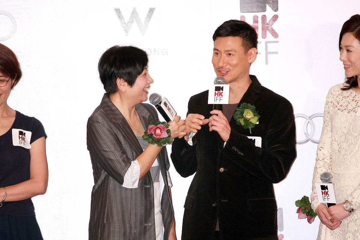 2010年2月25日,香港,香港国际电影节公布2部开幕电影及电影节详情.鲍