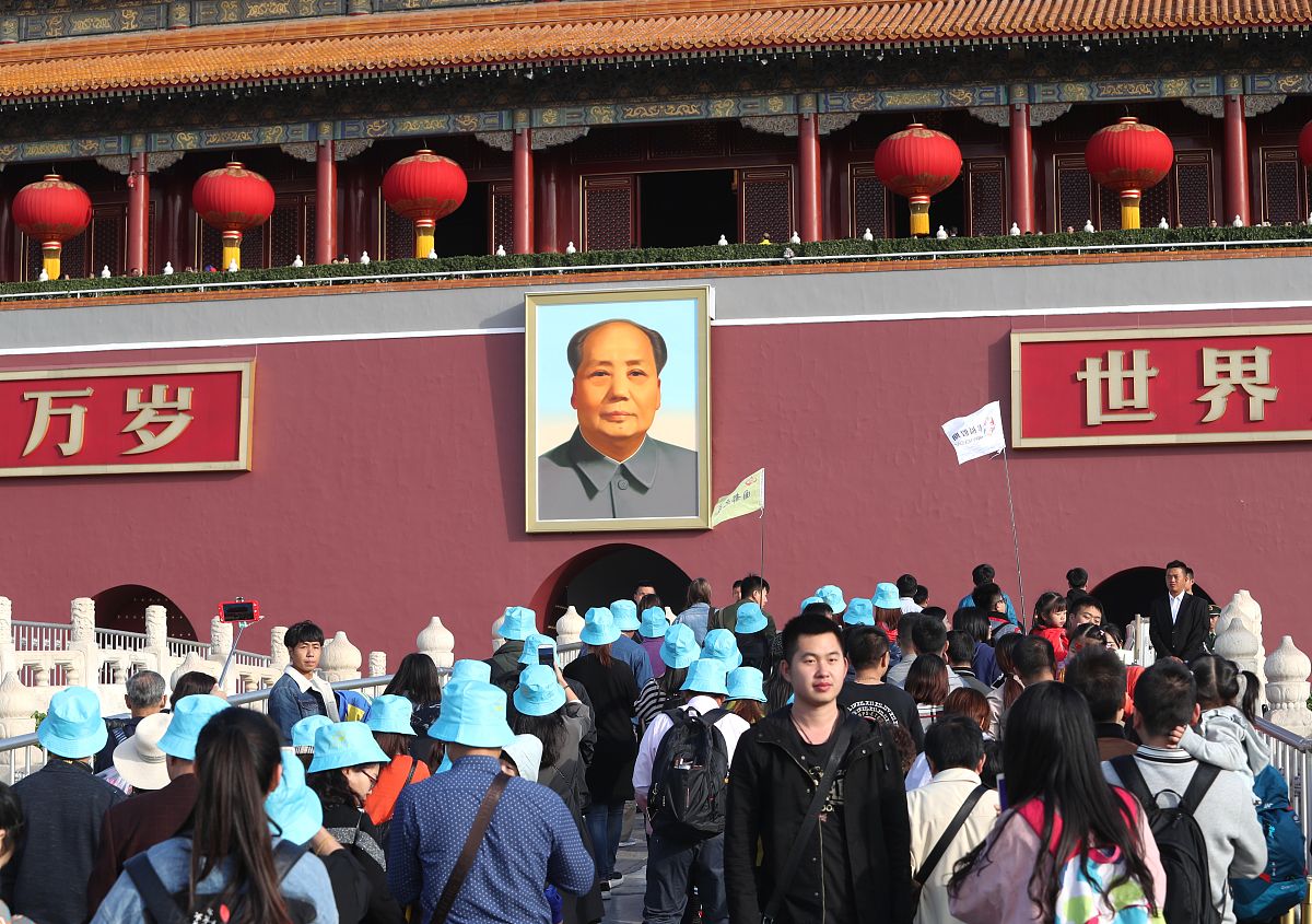 厦门小学生国庆节手抄报制作指南：创意模板、主题和制作技巧