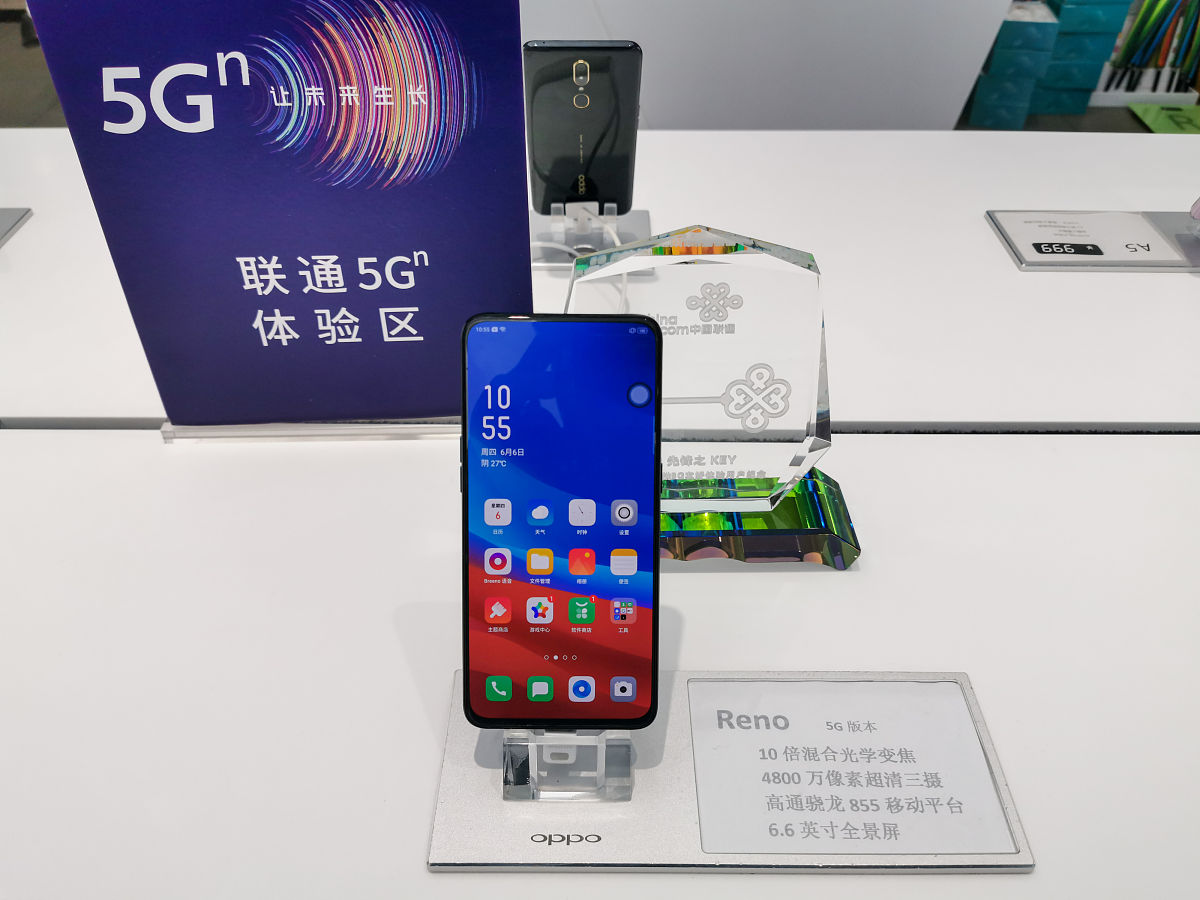 2019年6月6日,上海,oppo旗下reno手机的联通5g版本在oppo南京路旗舰店