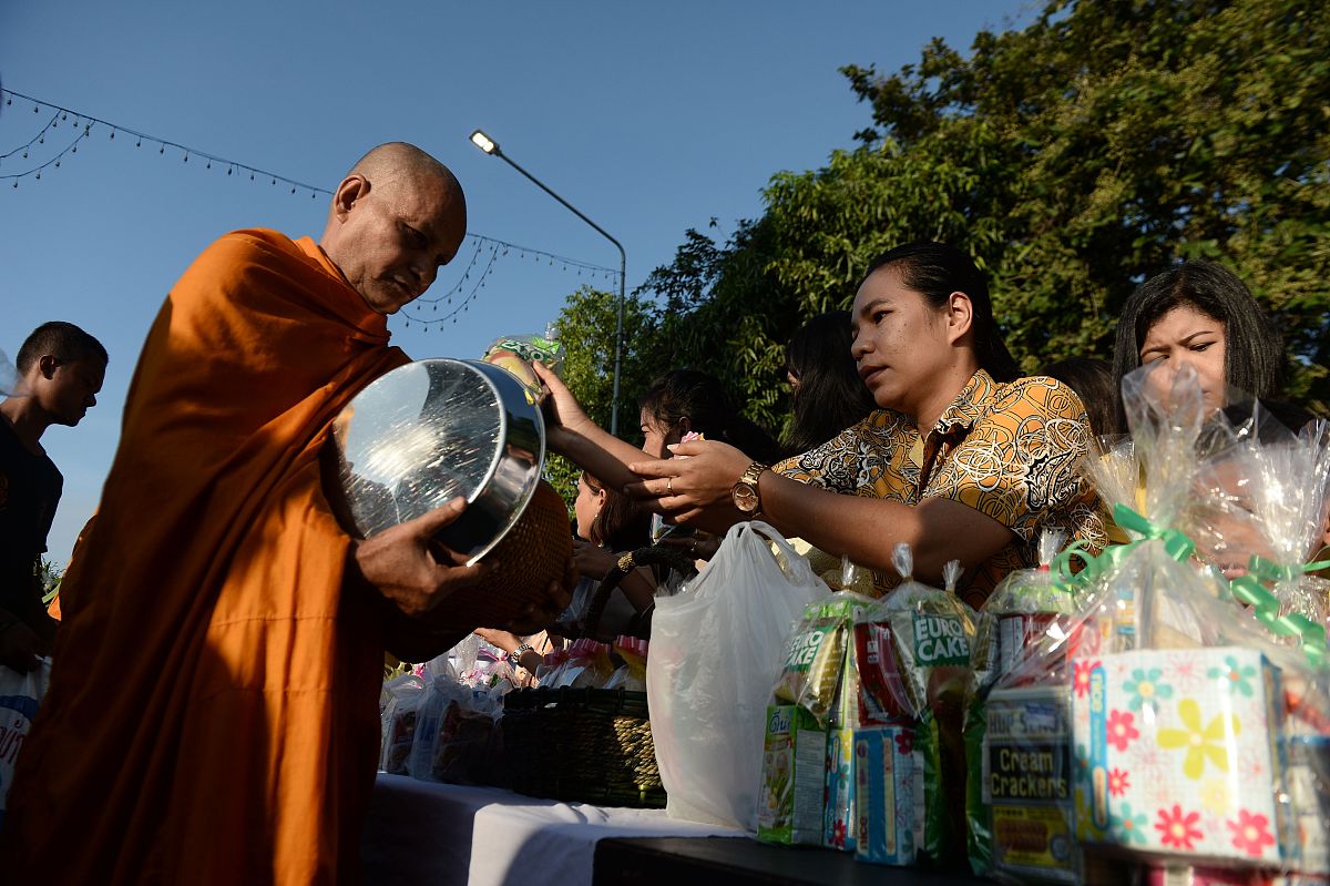 写一个关于蛋姐宗教的规划