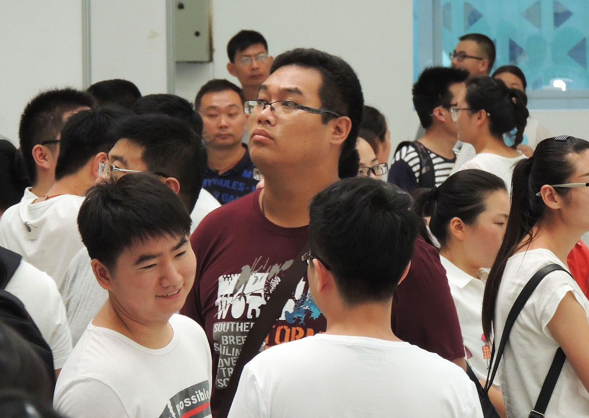 请用300字夸一下扬州生活科技学校计算机222班的周子新