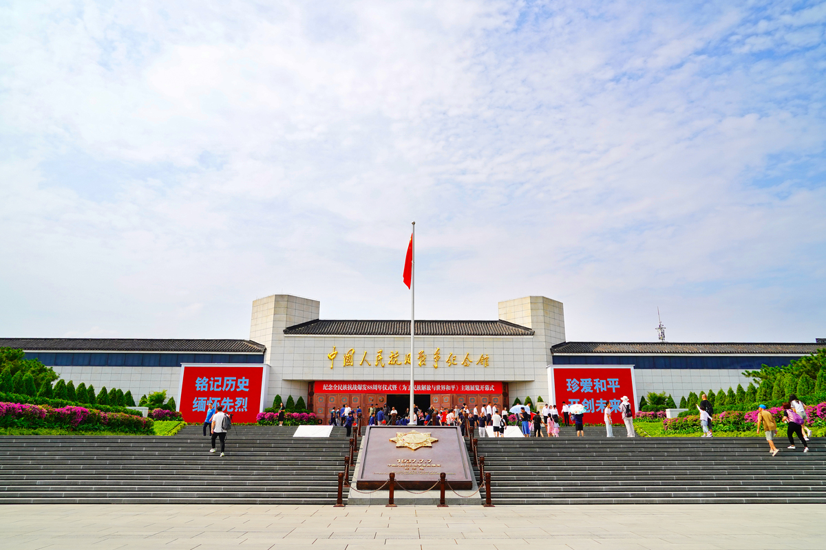 写一篇吸引人的小红书笔记推文：北京旅游第三站：中国人民革命军博物馆天坛公园国贸打卡北京地标建筑。要求思路清晰说清楚地点时间路线