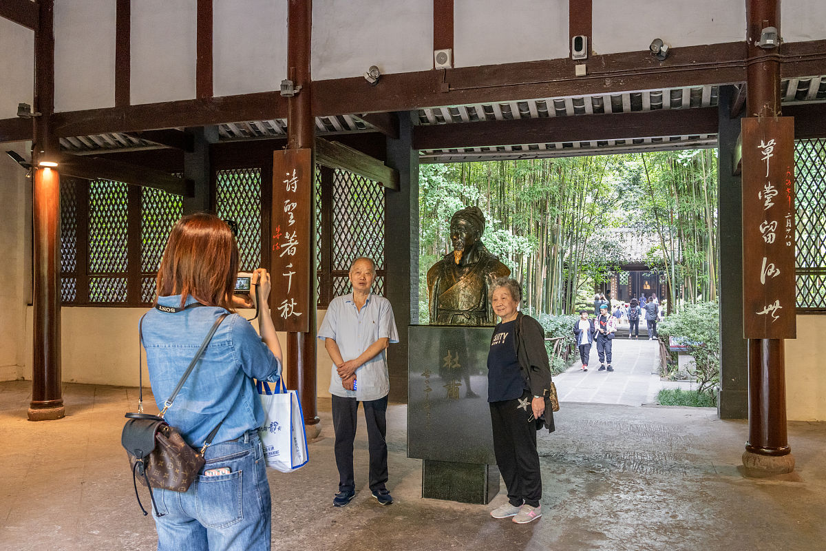 成都2021年职高和护理学校区别：选择指南
