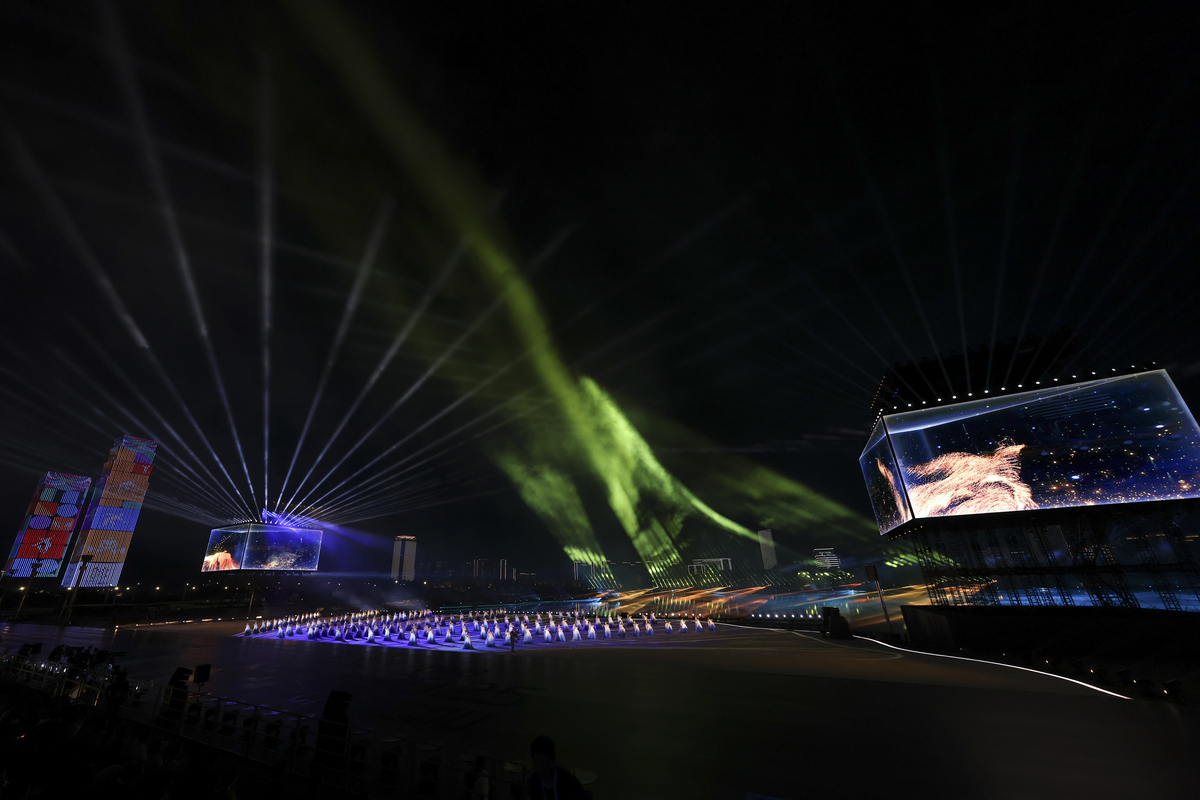 工作室主要业务为舞美灯光设计灯光秀编程文旅灯光设计编程舞美与文旅项目的三维动画模拟视频制作。灯光控台技术培训灯光秀编程培训三维模拟动画制作软件培训。取100个独一无二大海元素的高端的光明风格的英文工作室名字。