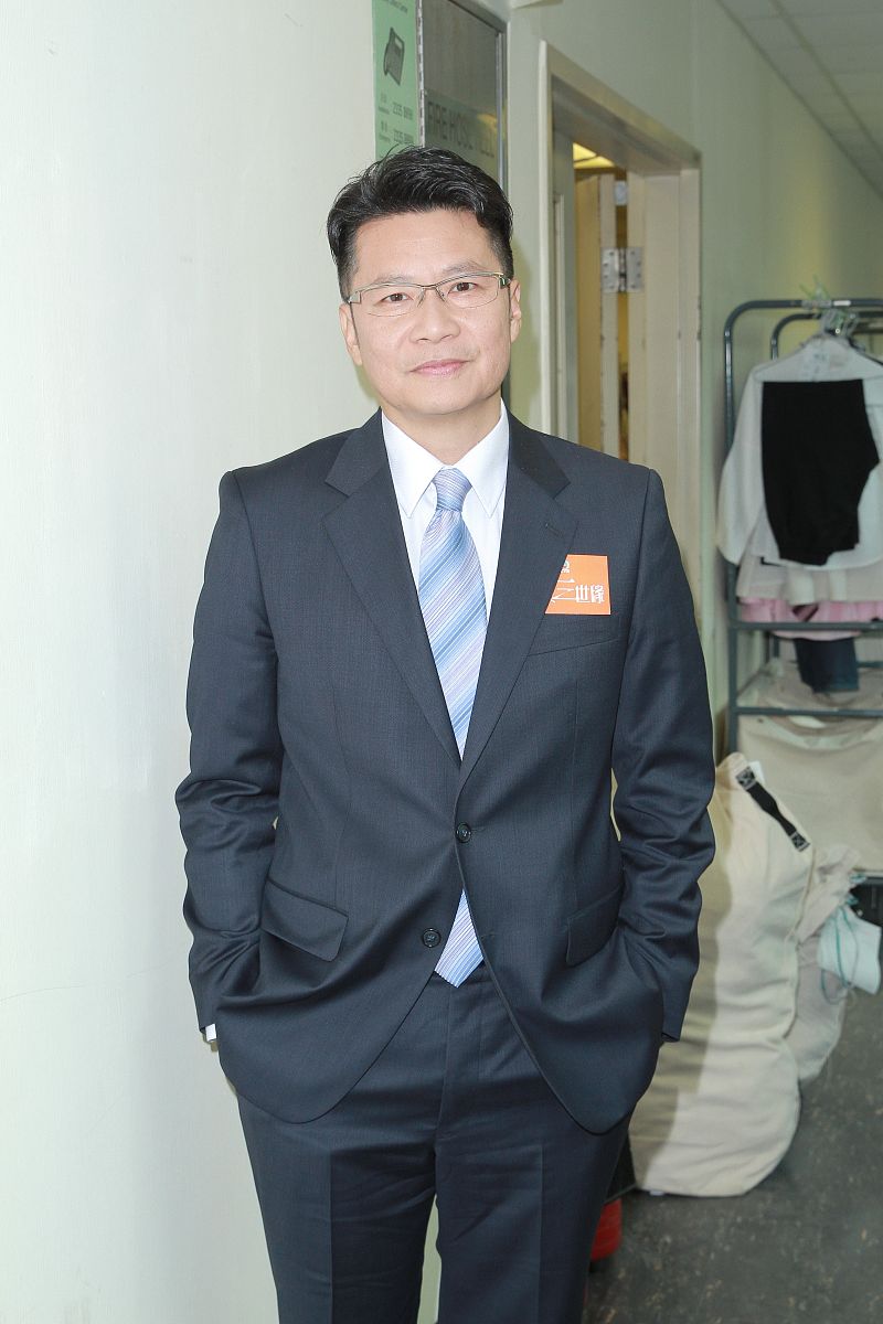 2012年12月10日,香港,tvb新剧《情逆三世缘》录影厂内举行开镜拜神.++