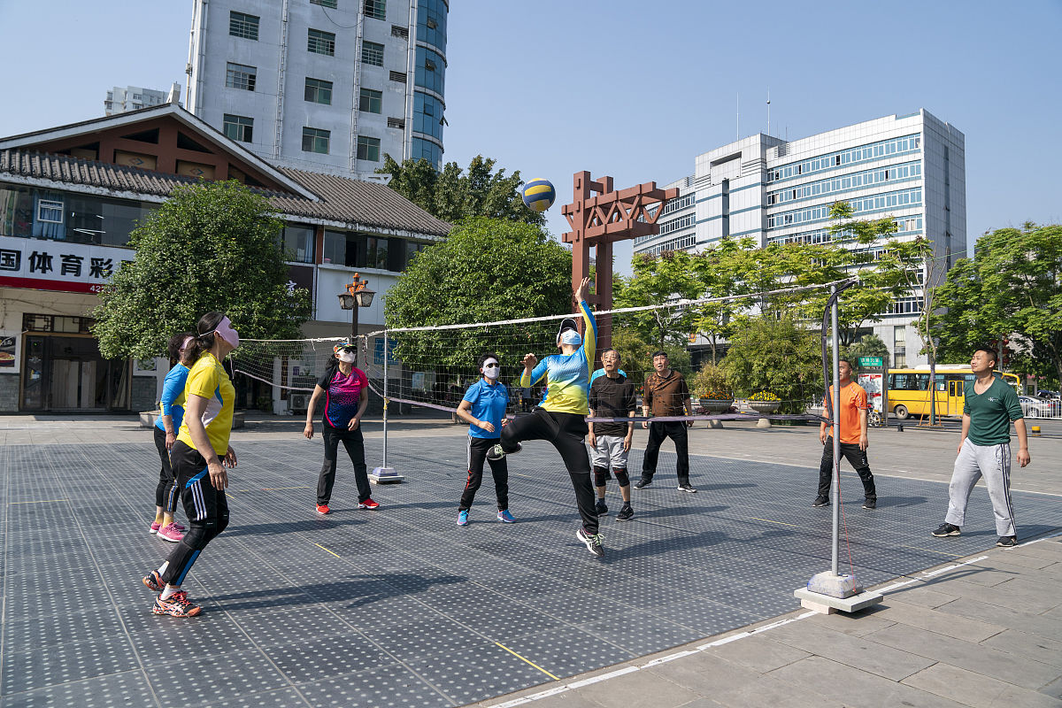 要四个四字词语关于体育的藏头藏的是东油体育四个字。