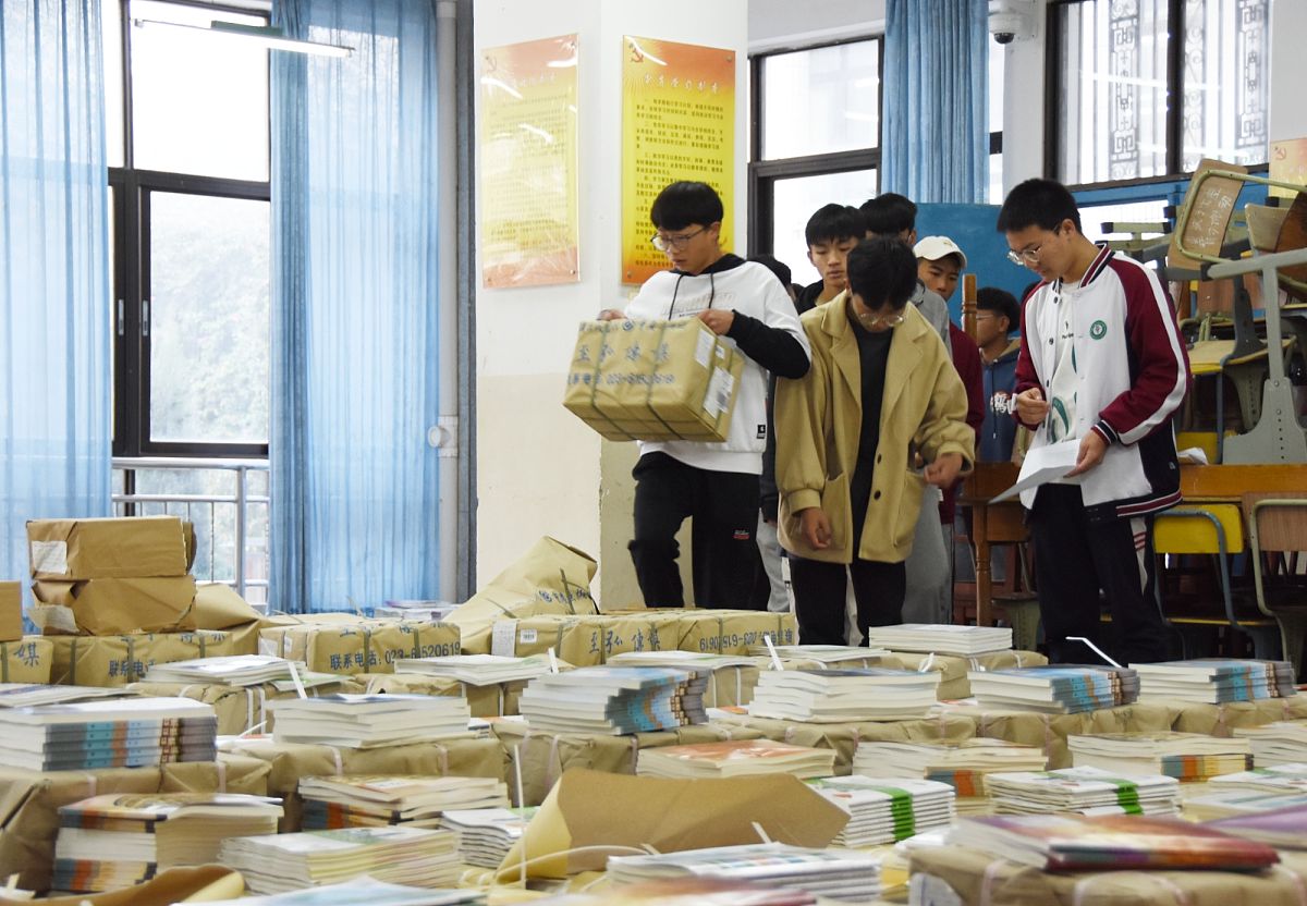 红河读中专学校多少钱