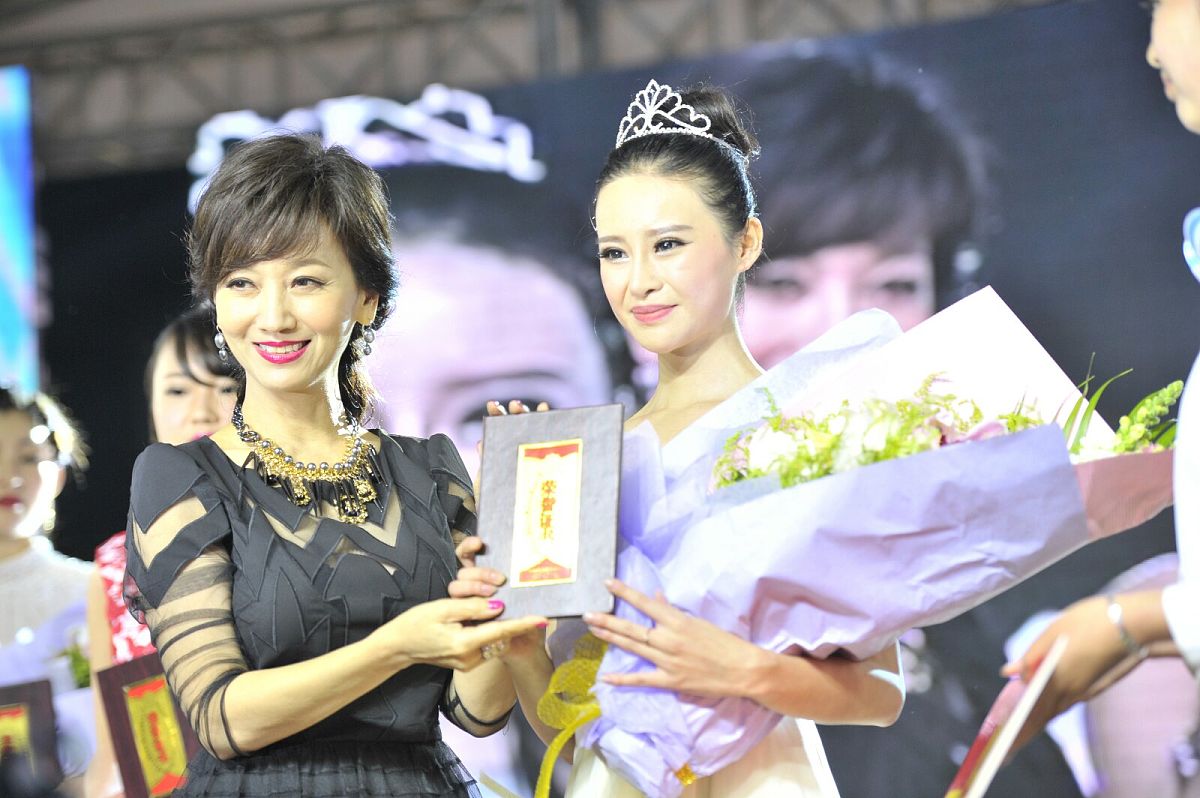 2014年11月16日,昆明,"寻找最会过日子的女生"活动. 赵雅芝