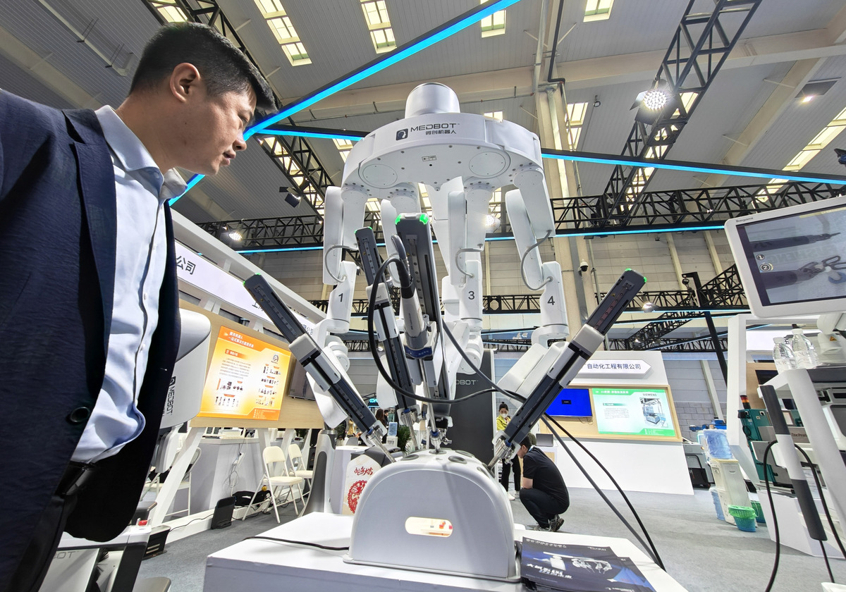 飞机发动机维修技术发展历程与趋势：从数字化到智能化