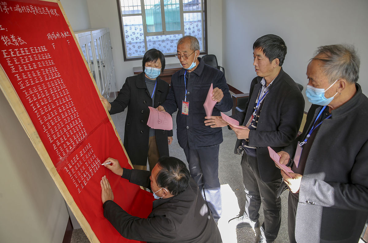 人大代表听取民情主要是农村方面