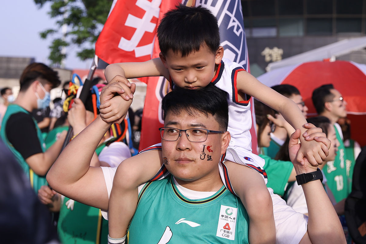 运动会加油稿200字精选 - 为运动员呐喊助威！