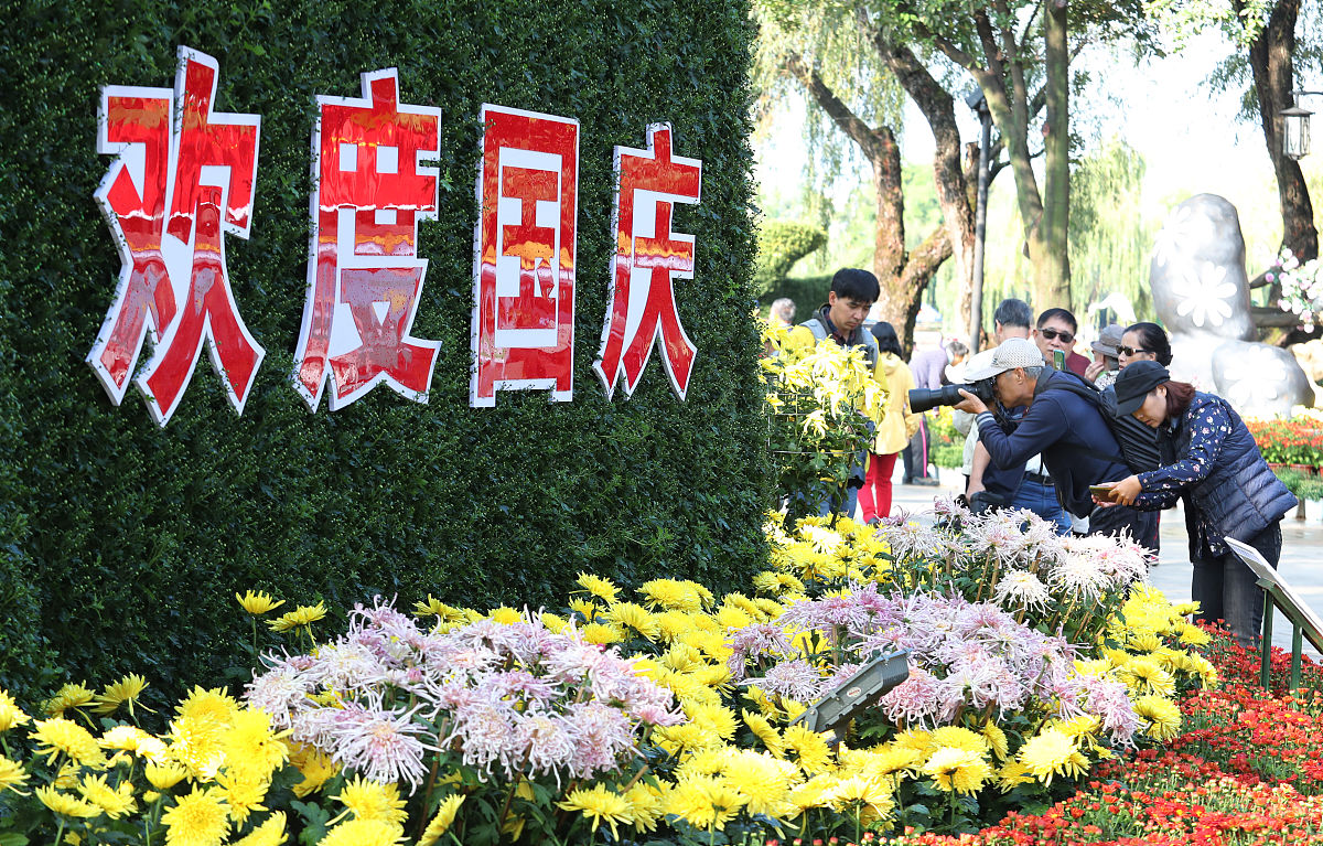 锦绣华章：我眼中的盛世之美 - 祖国繁荣发展的画卷