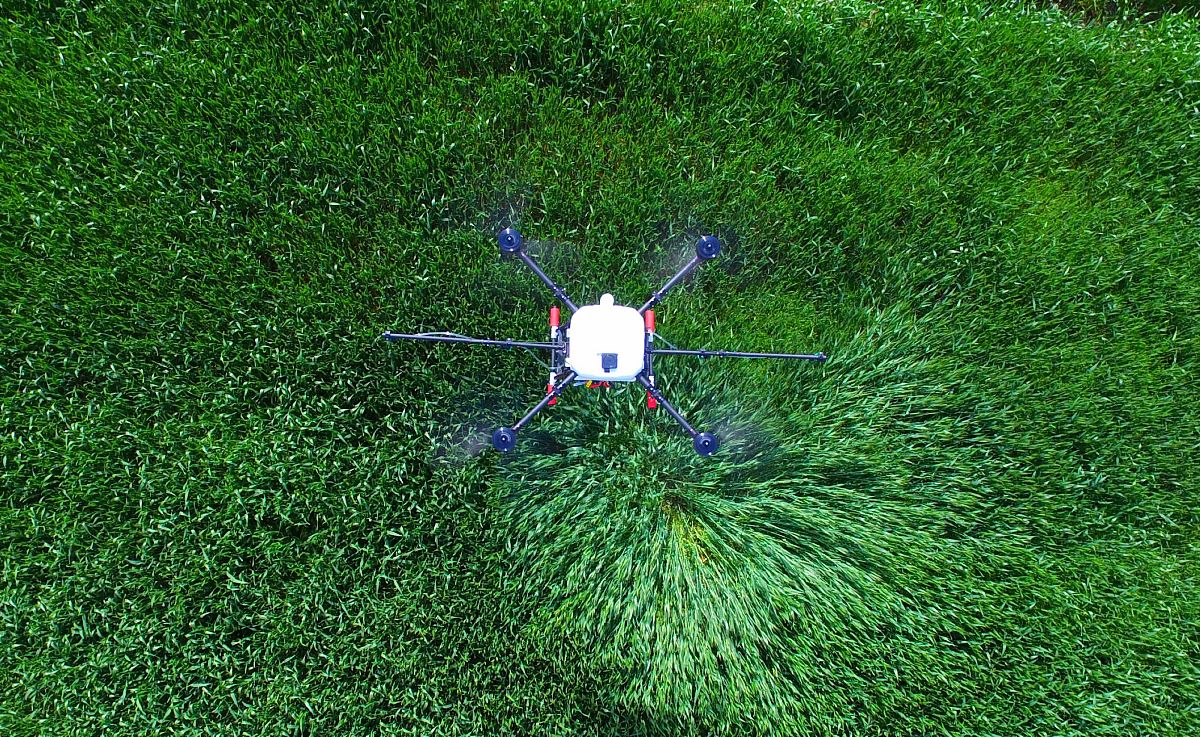 无人机网络研究：从FANET到未来应用