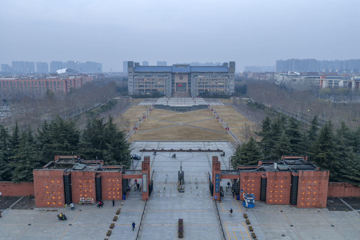 2026年3月2日,郑州大学主校区校园风光.