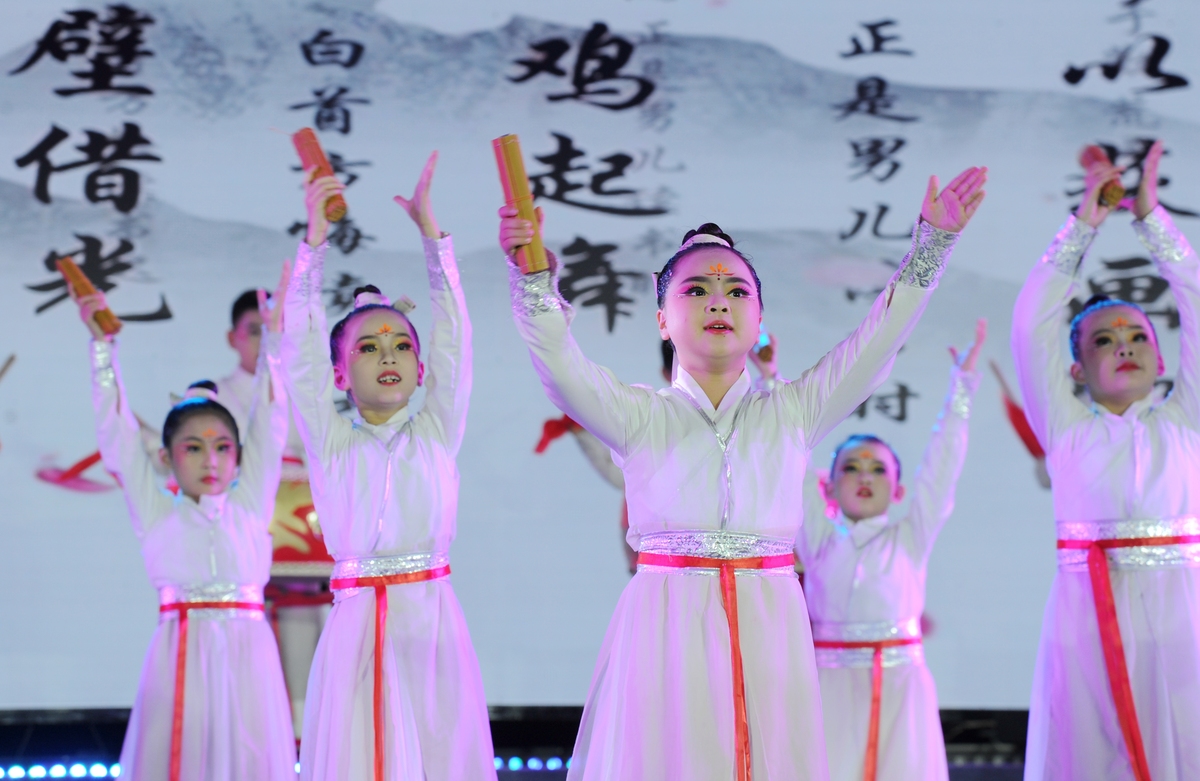 红缨枪舞蹈串词：英姿飒爽，激情四溢