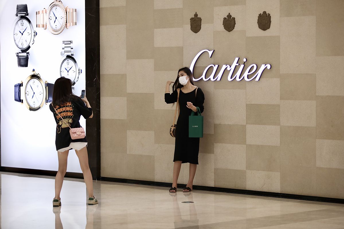 玖姿女装：法国时尚品牌，优雅自信，简约时尚