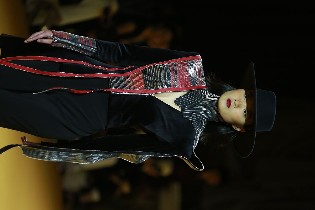 黑色皮鞭：展现自信与力量的独特配饰