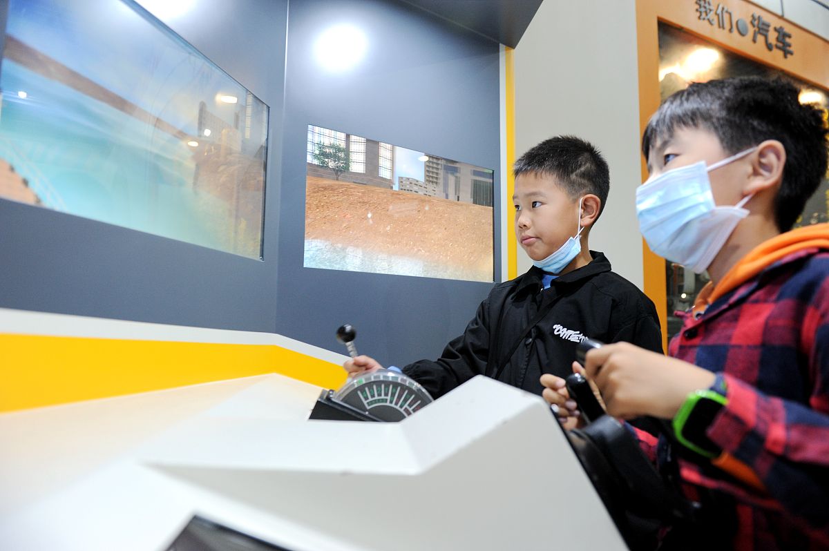 如何举办吸引人的 STEM 科普展