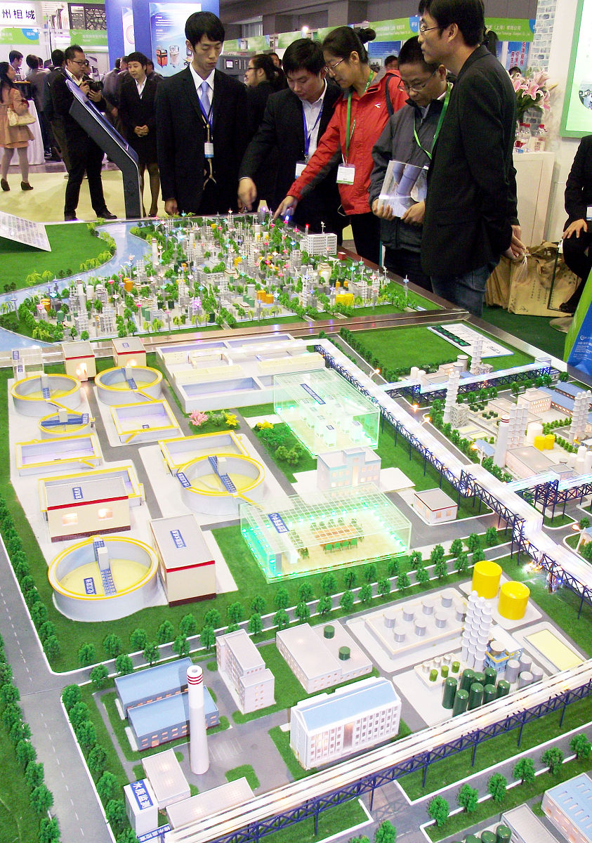 园区平面导向图已安装完毕但我部发现该项工程完成得不够理想：一是导向图底座没有固定而是直接在安装位置的草坪上挖空放置；二是导向图的背面露出焊接的骨架不太雅观。针对以上两个问题我部拟跟制作方广州市越秀区品诚工艺品店沟通尽快完成整改工作。换个说法丰富一下内容