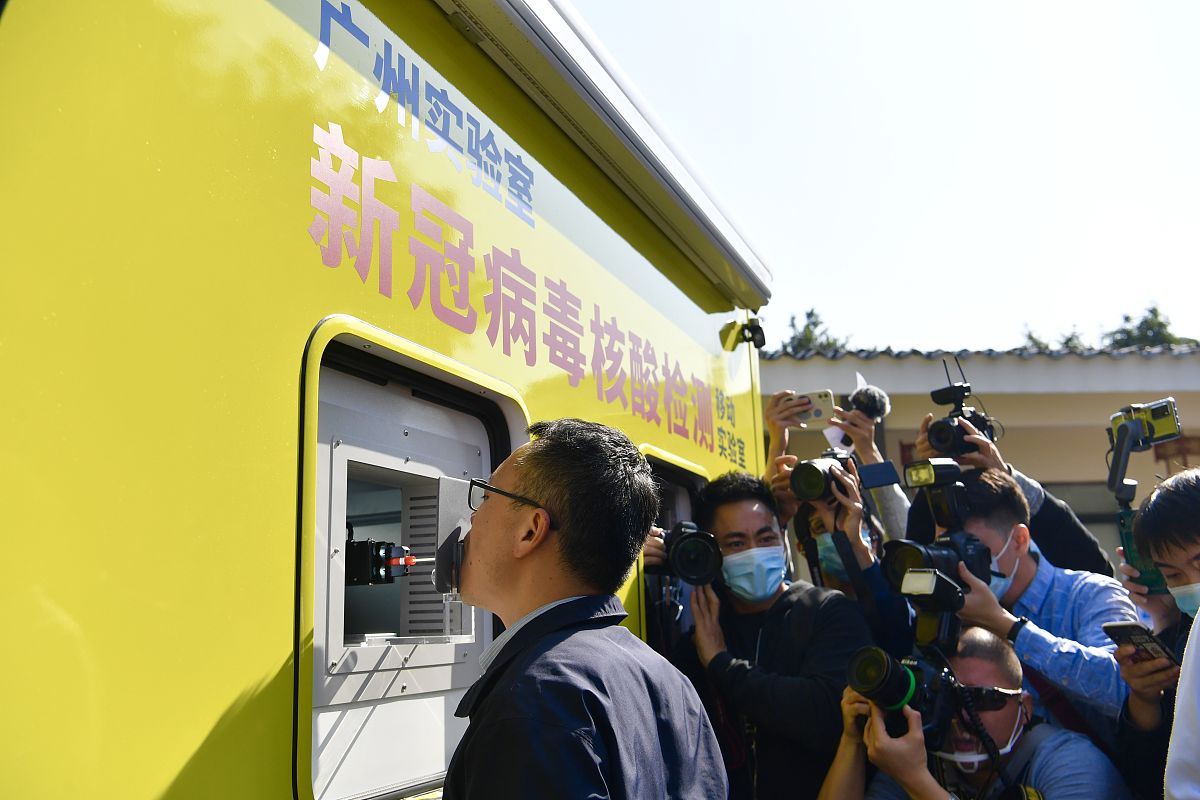 2021年1月31日,广州,新冠病毒核酸检测移动实验室亮相,其车型小灵活机