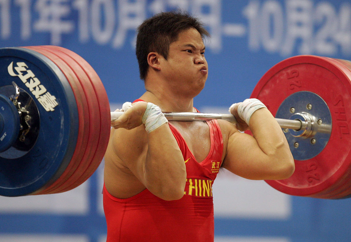 举重运动员深蹲重量：影响因素及参考范围