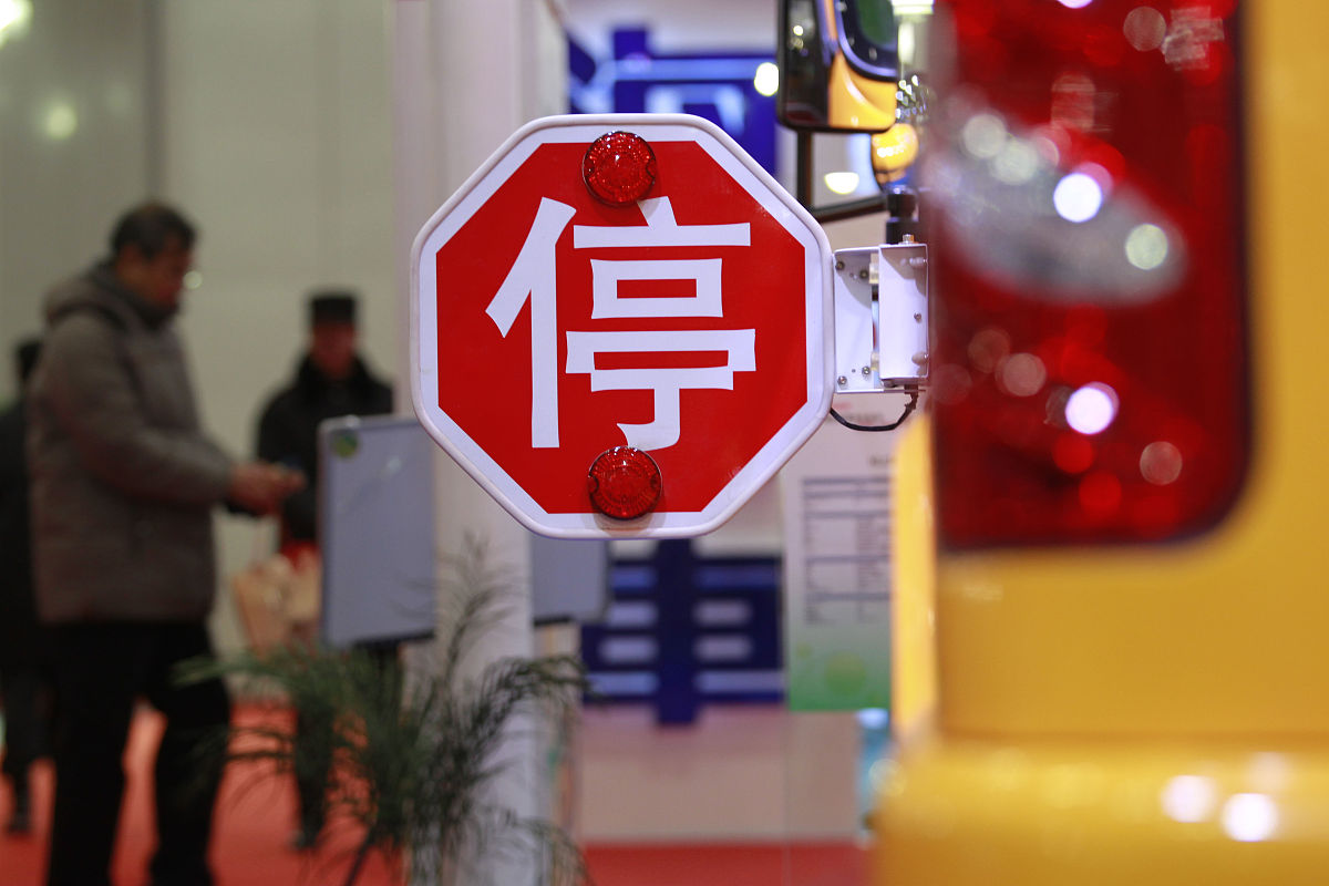 学校为了规避患有重大疾病的学生在校内发生安全事故请帮我写一份安全协议