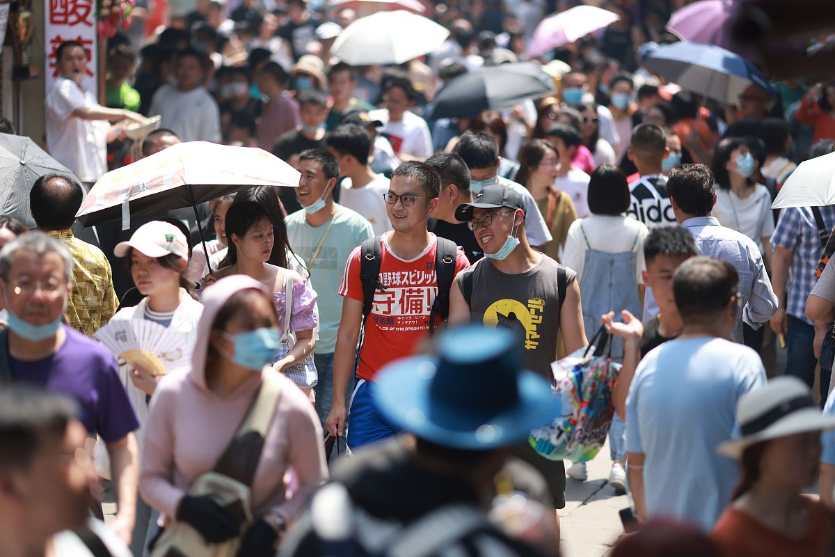游客旅游意向分析：目的地选择与活动推荐