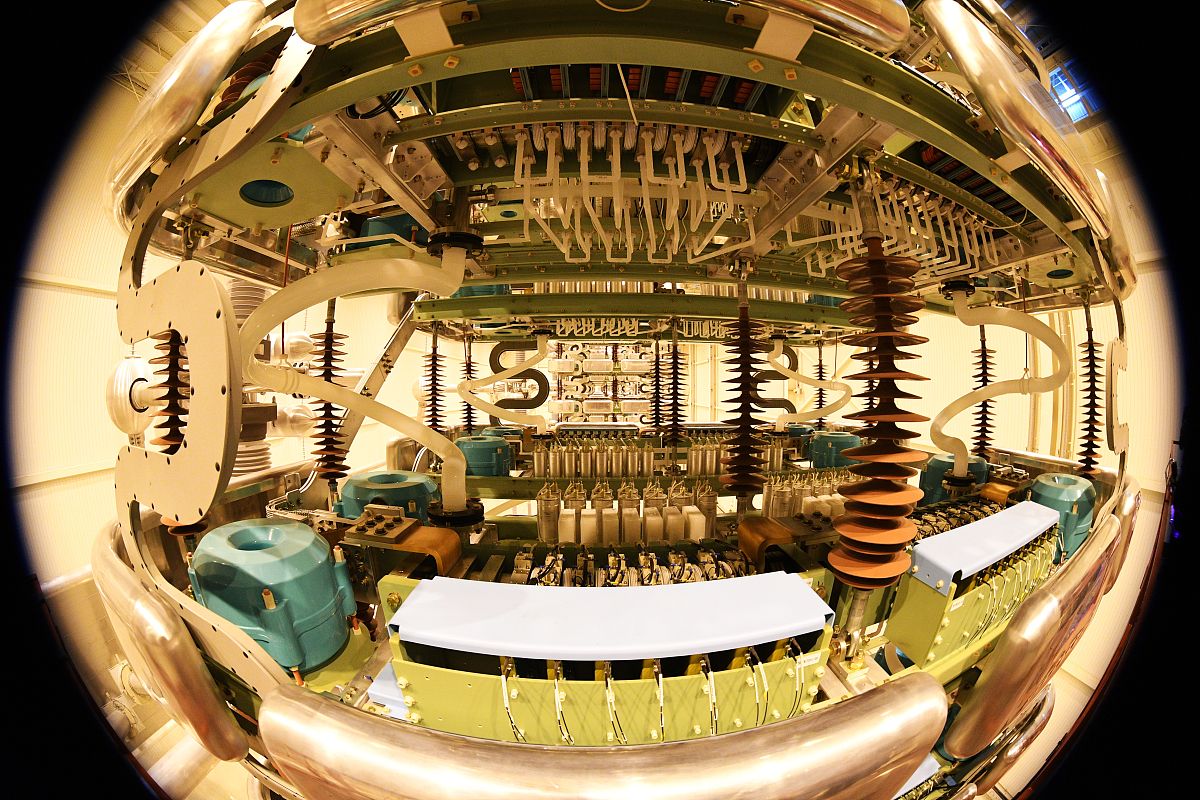 请写一篇不少于3000字的实习报告其中内容包括在大兴体育馆现场参观讲解体育馆空调系统 去西城校区参观中法能源培训中心