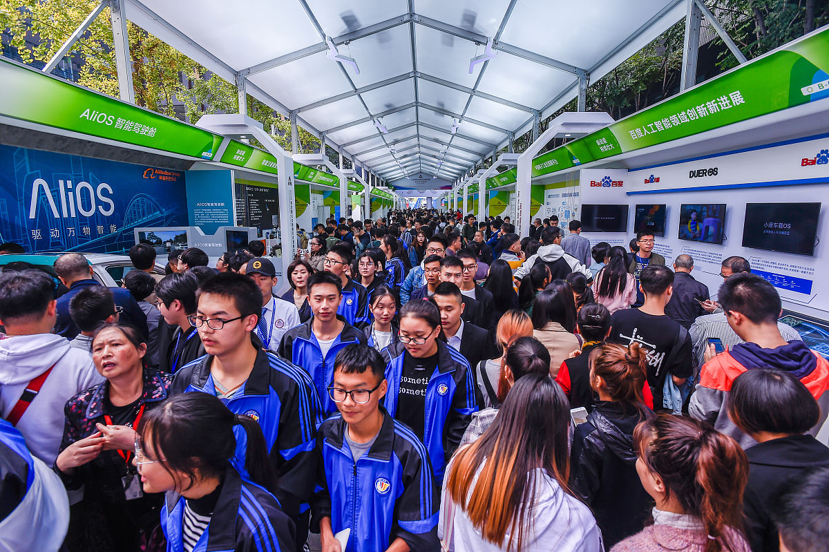 成都2021年读电子商务学校一年要多少钱