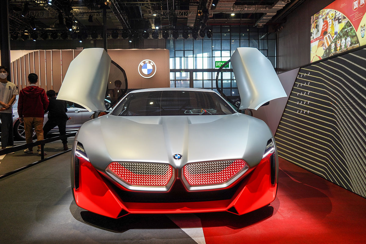 2021年04月19日,上海车展宝马展台全新电动车概念车首发.图为bmw visi