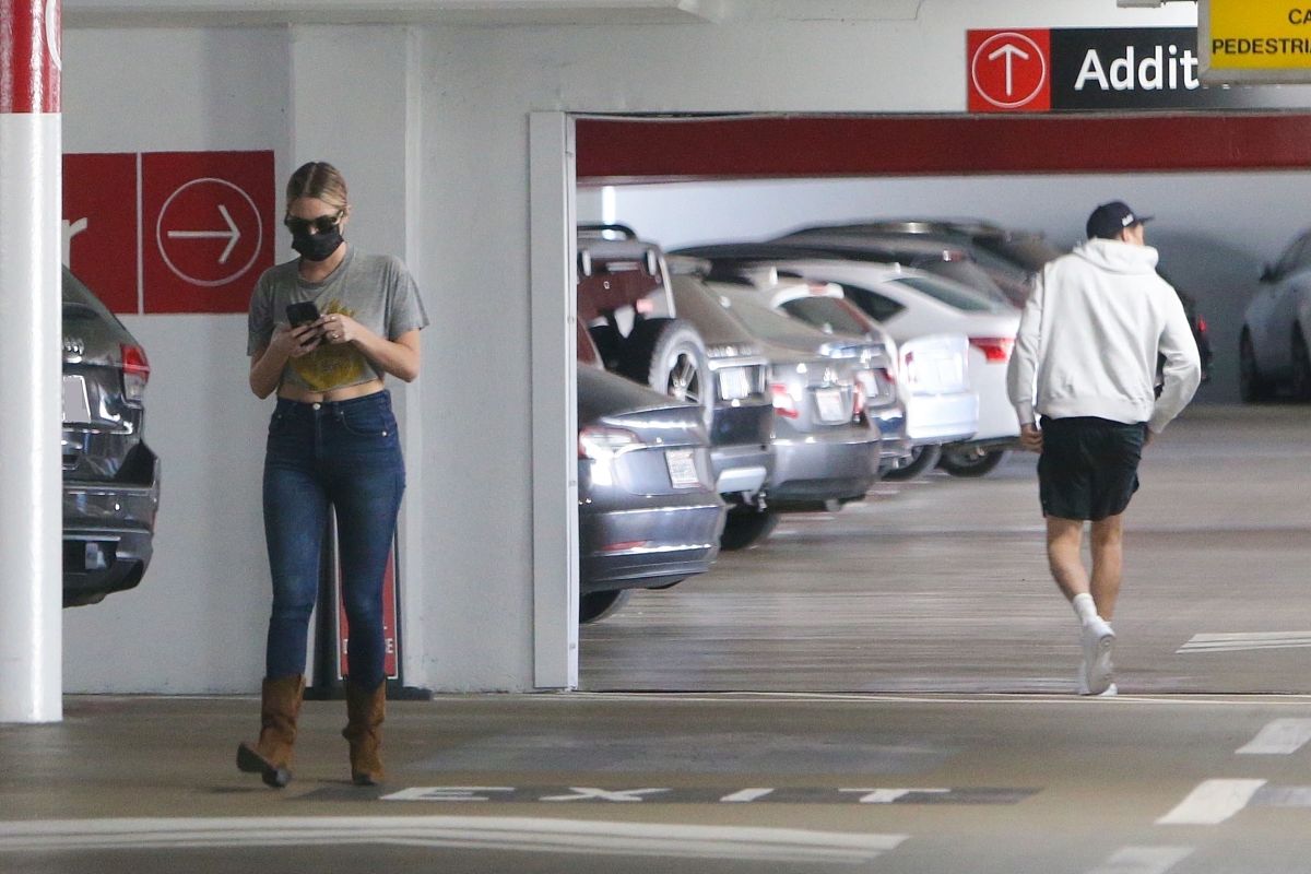 重写：对于固定车主的出入场设置和停车信息管理该模块进行管理。当进行车主入场设置时根据图517点击确定后表格下方将显示相应信息。点击停车信息管理按钮后将出现如图518所示的界面在此设置出场信息后出场时间将出现在停车信息表格中