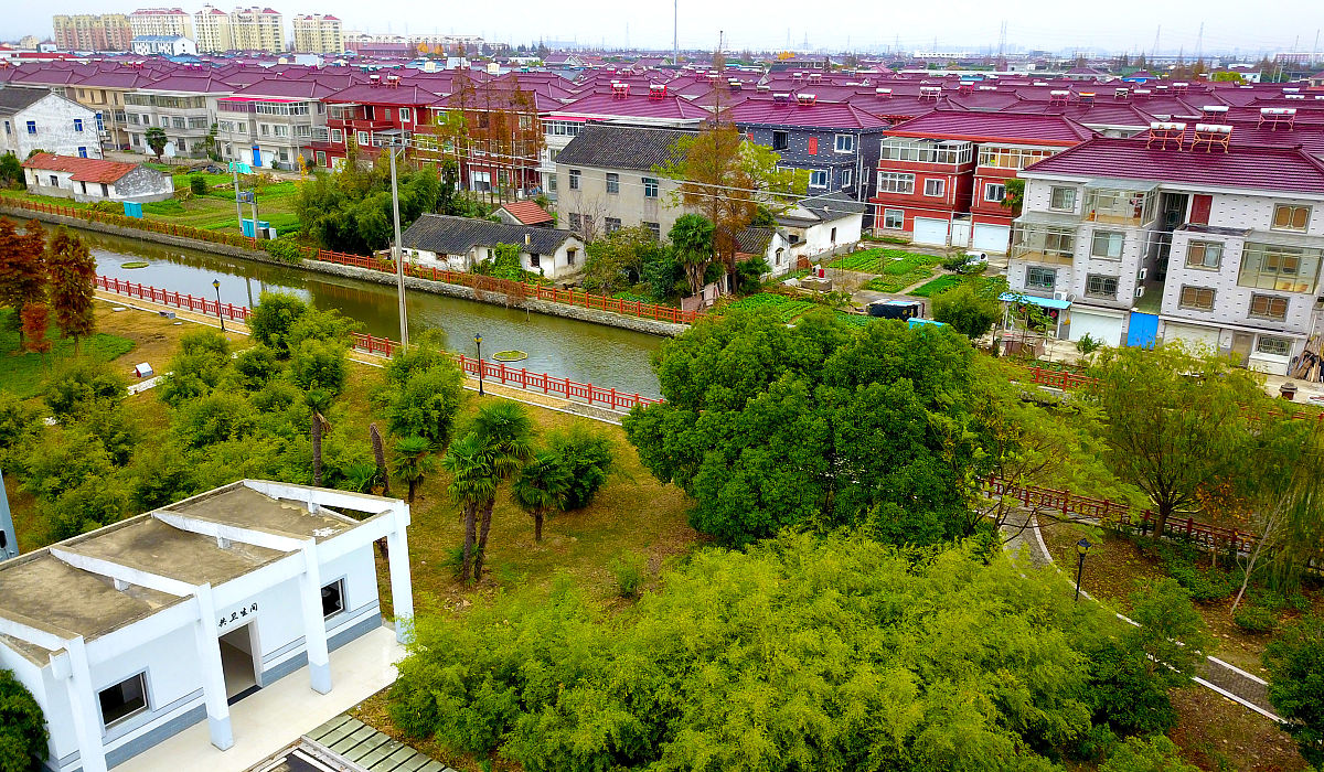 形容城乡建设的10个关键词：美丽、环保、便利、公平、安全、文化、教育、卫生、社会和谐、共享发展