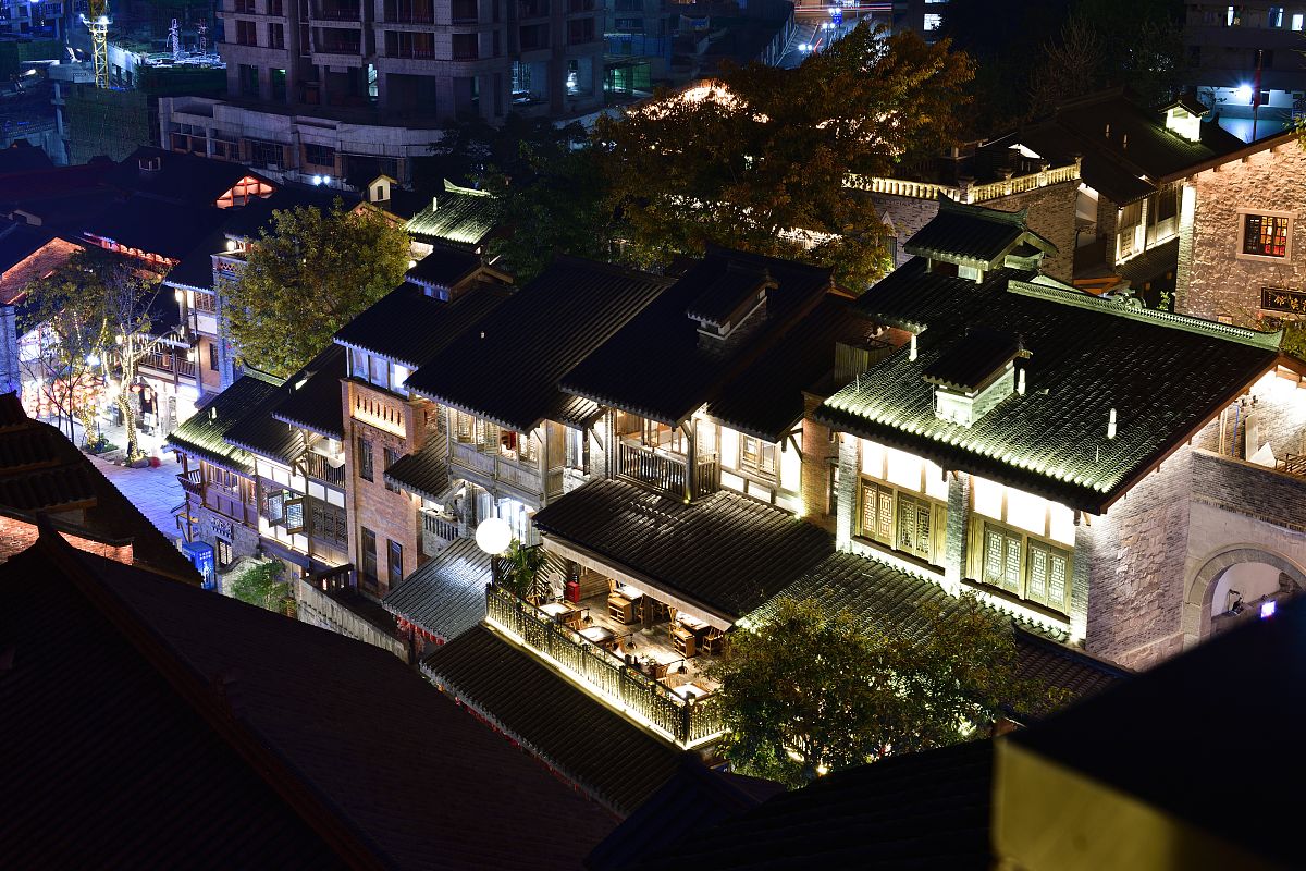 重庆卫校学费：2022年最新费用及影响因素