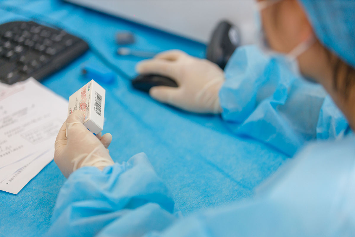 研究不同的保胎治疗方案的有效性和安全性如药物治疗、手术治疗、营养支持等。