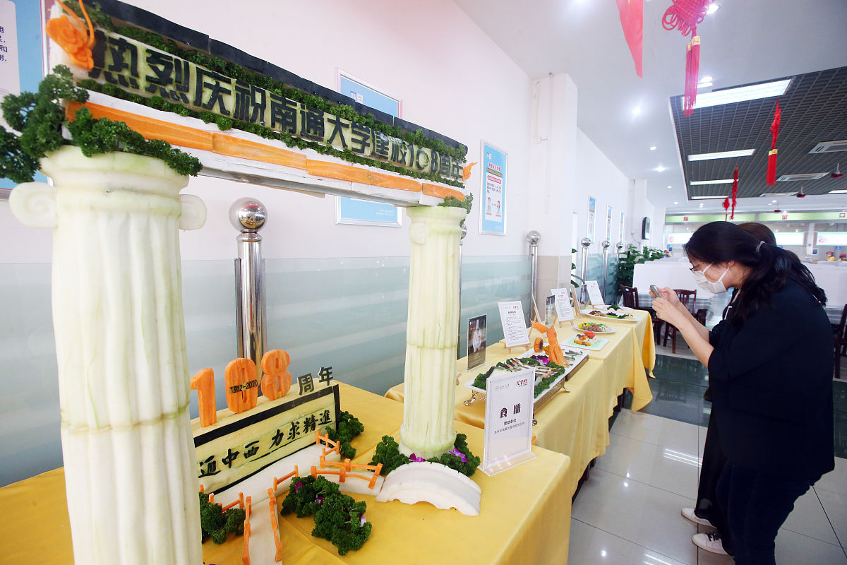 撰写一篇生产实习报告内容包括：1参观康师傅饮品品牌体验馆、康师傅梦想探索乐园、天津滨海新区先进制造职业技能公共实训中心； 2、结合现场参观、讲座与报告、查阅文献资料所了解的现代企业及其管理实践。报告要求：3000字