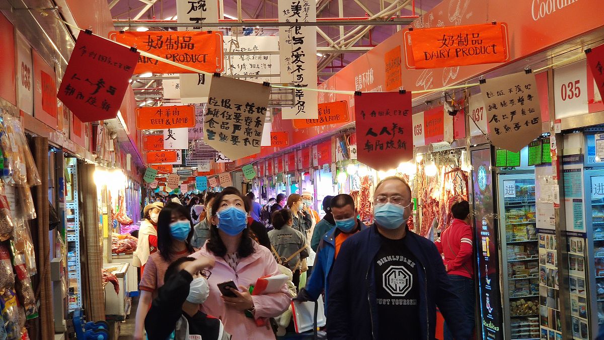 2021年5月5日,北京三源里菜市场成了"民以食为天"的展厅,近百幅著名艺