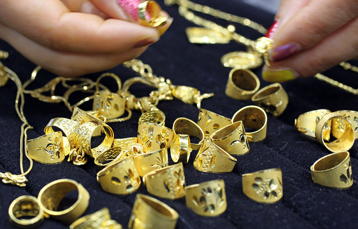 黄铜首饰安全吗？佩戴黄铜的风险和注意事项