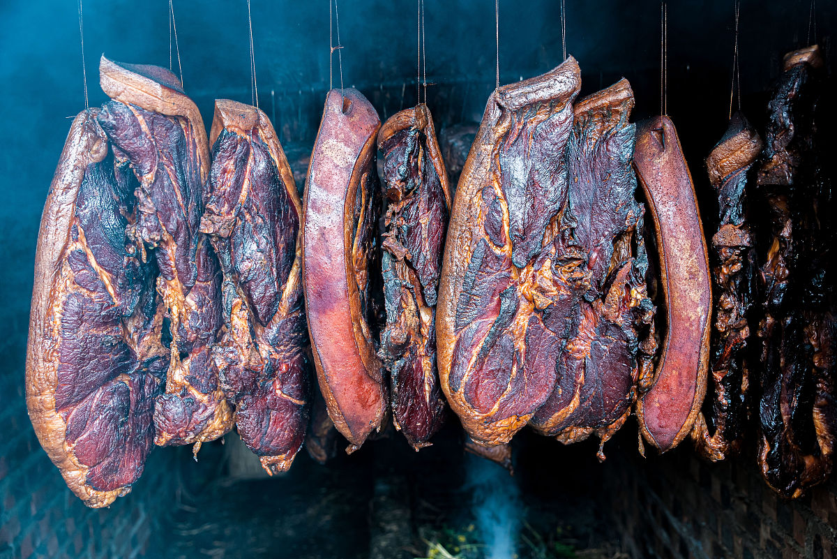 腊肉闻起来臭了还能吃吗？警惕食物变质风险