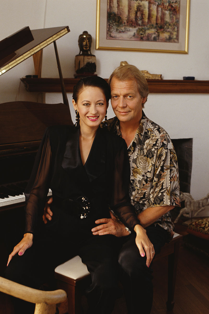 梅耶·马斯克：马斯克母亲的传奇人生 - 模特、营养学家、作家