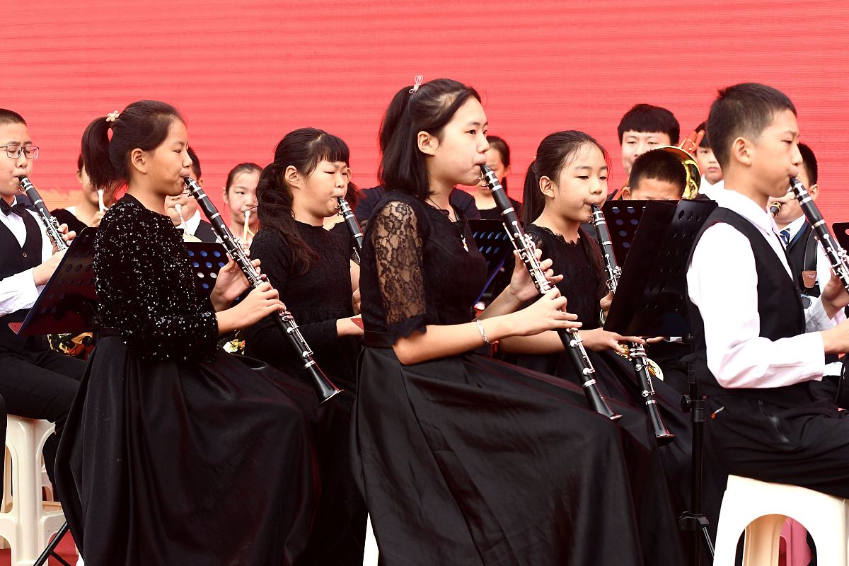 大连商业学校2016届管乐队首次演出