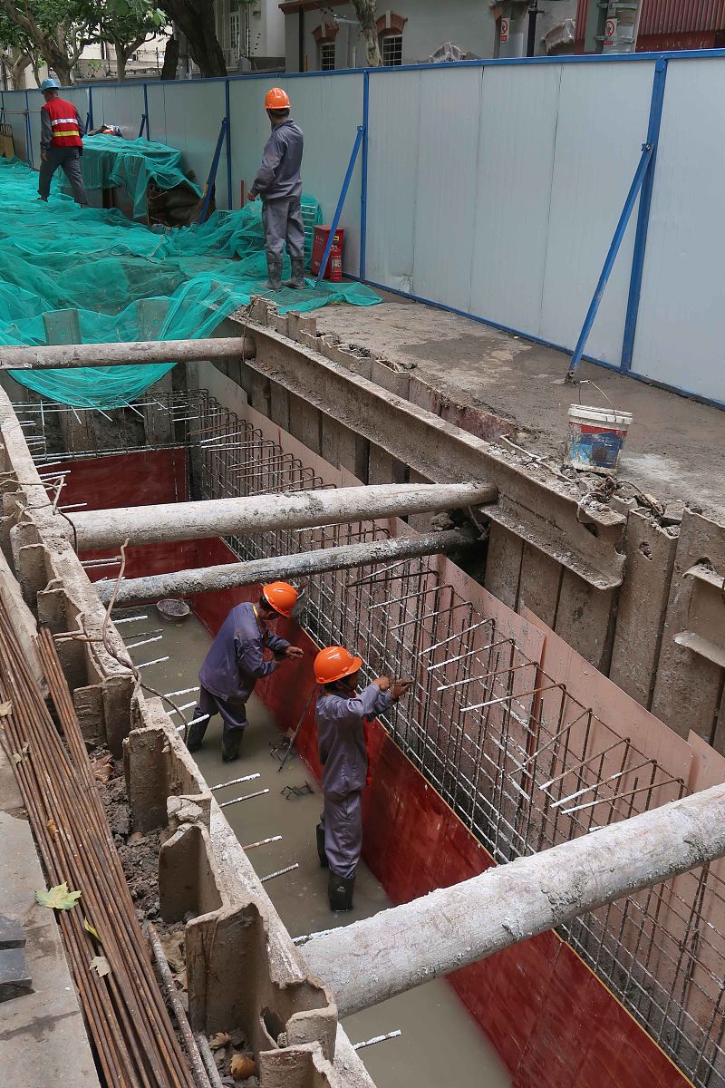 【14】	箱式梁闭口杆件手孔在施工完成后封闭严防从外到内腐蚀剥落影响结构安全。