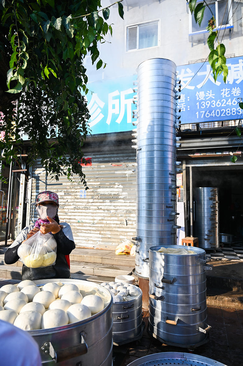 蒸熟一个馒头需要10分钟一锅只能放3个蒸熟10个馒头需要多少分钟