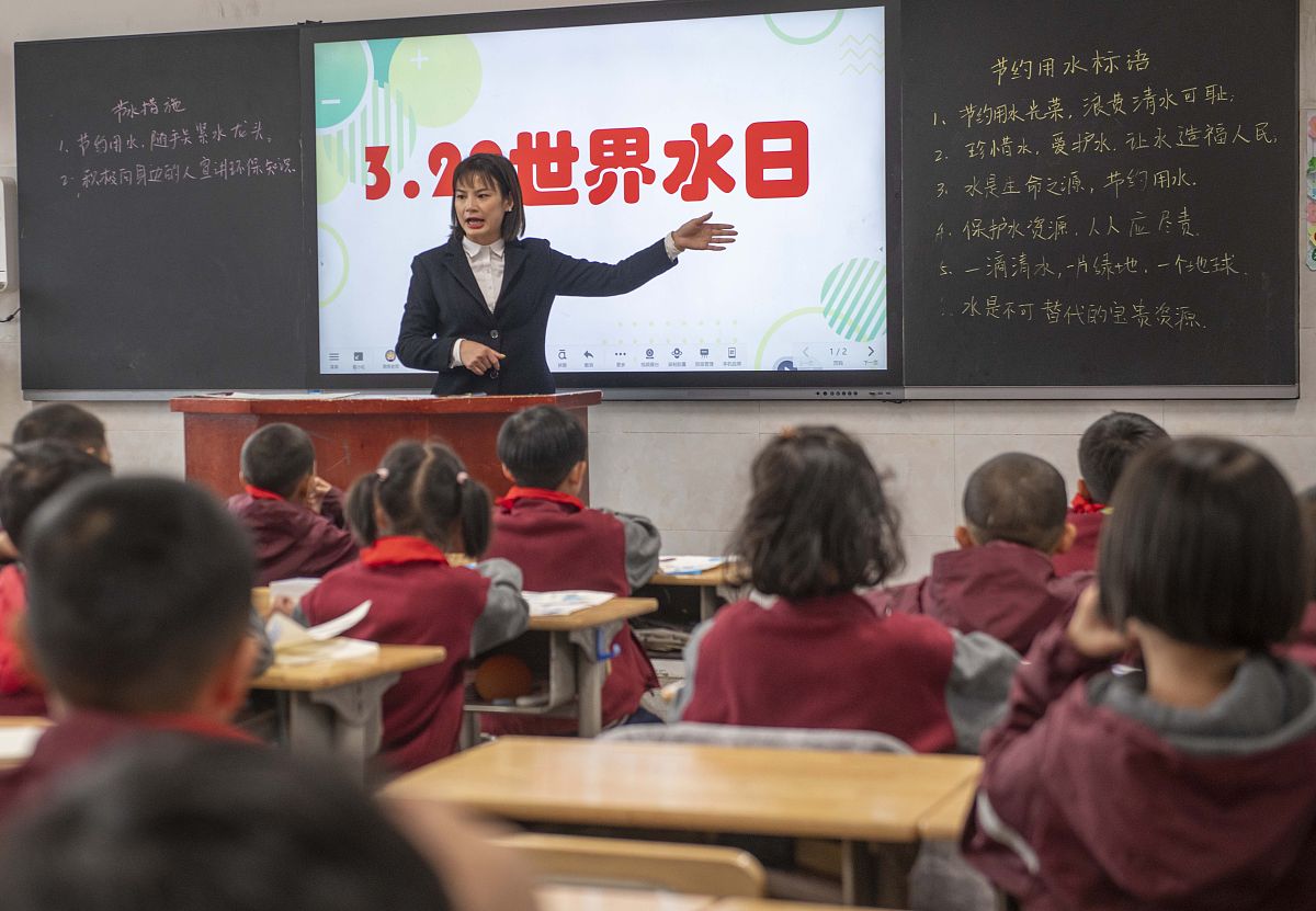 云南省电子信息高级技工学校2022年招生条件 - 报名条件及发展方向