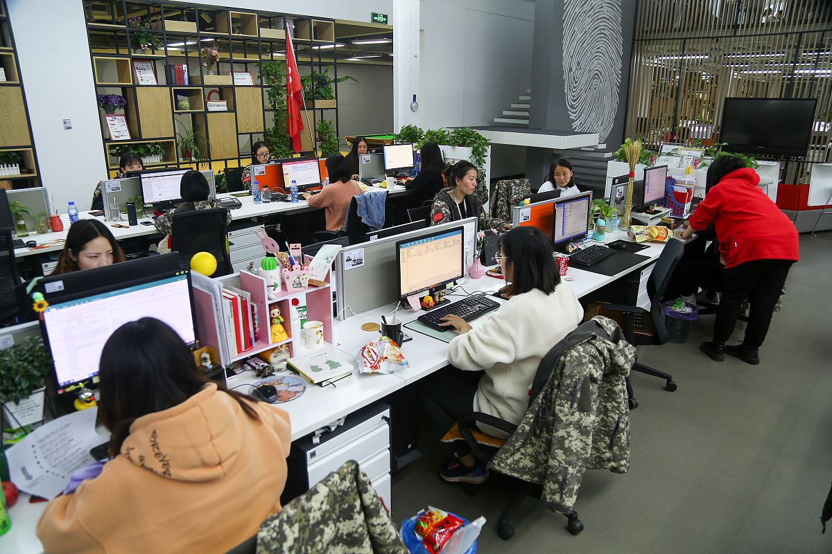 传统电商服装公司该如何寻找突破