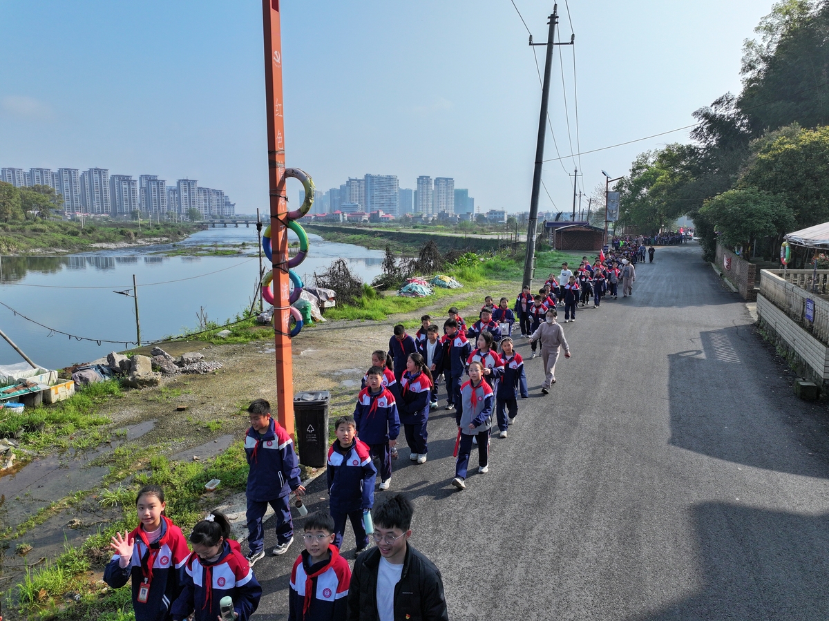2026年4月1日,江西萍乡,芦溪镇第四中心学校举办"脚步