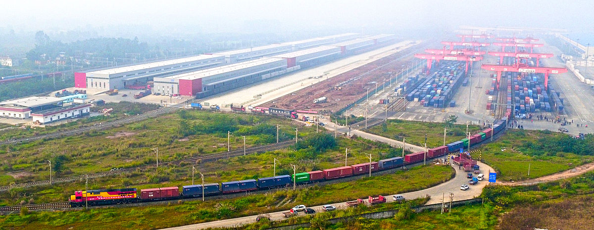 成都铁路学校分享高栏港疏港铁路通车试运营