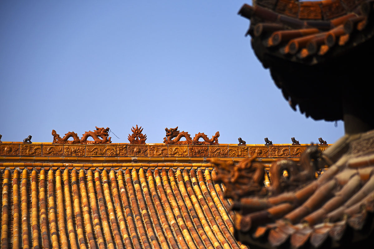 我国神话里的上古大神女娲和盘古到底谁出现的更早？写七百字文章