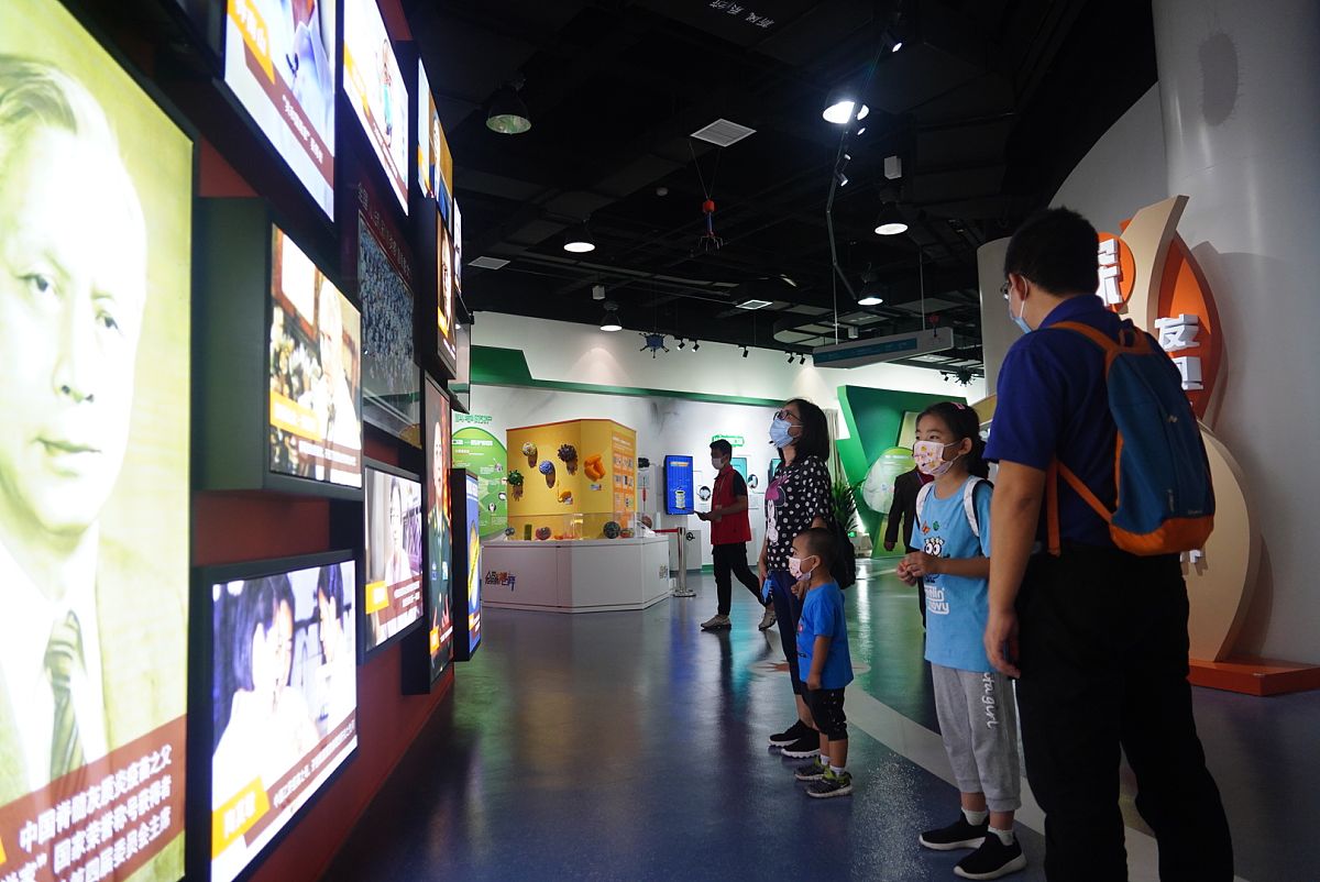 2023年全国科普日张家口眼健康科普活动：共享明视义诊走进张北县东关村